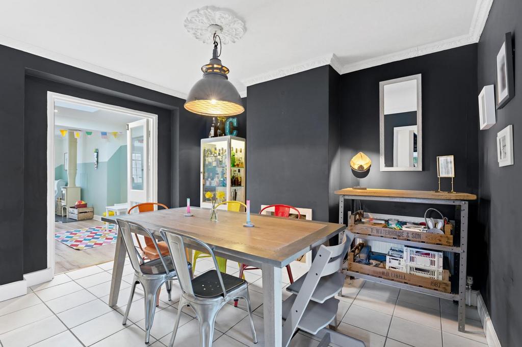 BREAKFAST &amp; FAMILY ROOM.jpg