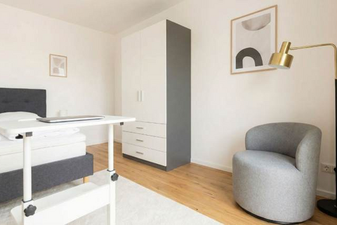 1 bedroom in a house share to rent, Hollowfield Walk, Northolt UB5
