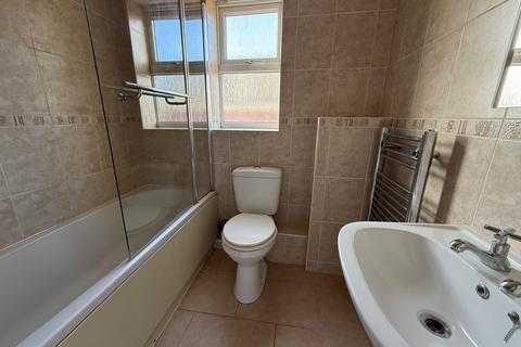 2 bedroom semi-detached house to rent, Quarry Bank Close, Cudworth, Barnsley