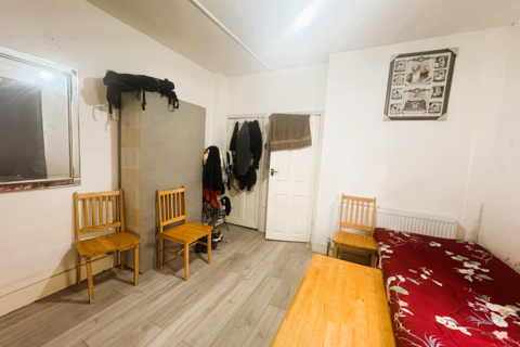 2 bedroom maisonette for sale, Western Road, Southall