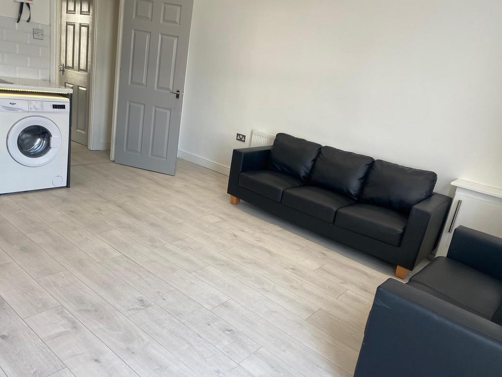 Apartment in Wavertree - View 5