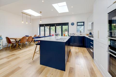 4 bedroom semi-detached house for sale, Enfield EN2