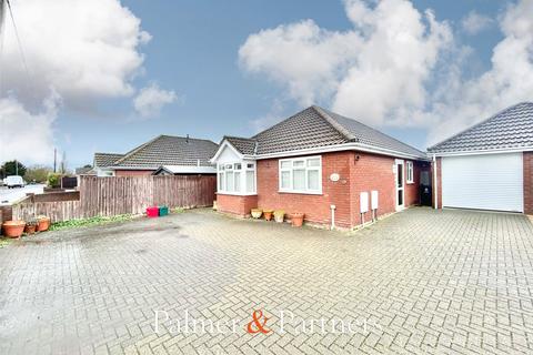 2 bedroom bungalow for sale, Colchester Road, Weeley, Clacton-on-Sea, Essex, CO16