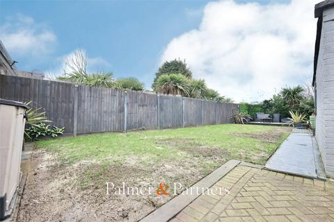 2 bedroom bungalow for sale, Woodrows Lane, Clacton-on-Sea, Essex, CO16