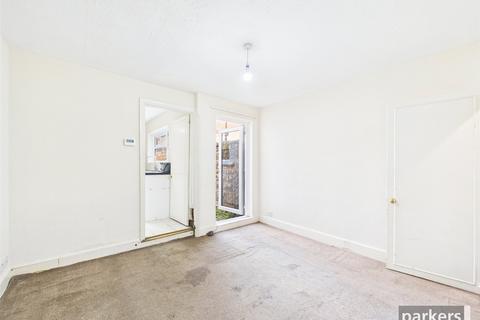 3 bedroom terraced house for sale, Brighton Road, Berkshire RG6