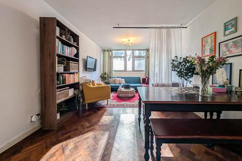 undefined, Hollytree Close, London