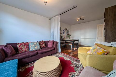 undefined, Hollytree Close, London