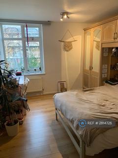 1 bedroom in a flat share to rent, Saracen Street, London, E14