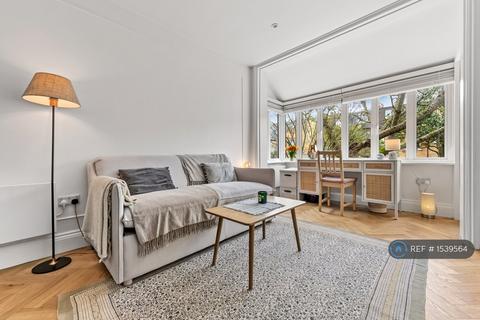 Studio to rent, Coniger Road, London, SW6