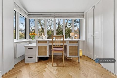 Studio to rent, Coniger Road, London, SW6