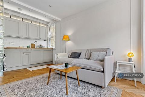 Studio to rent, Coniger Road, London, SW6