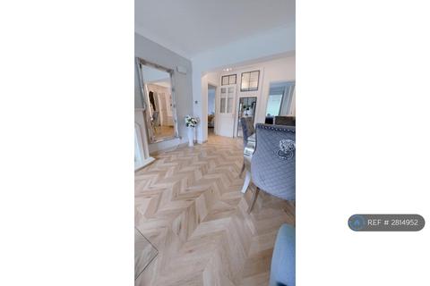 3 bedroom flat to rent, Monkton Court, Bournemouth, BH4