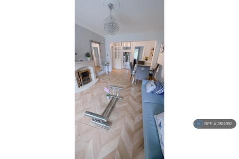 3 bedroom flat to rent, Monkton Court, Bournemouth, BH4