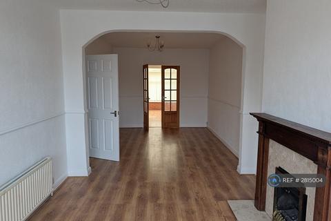 3 bedroom semi-detached house to rent, Nigel Avenue, Birmingham, B31