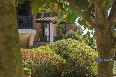 undefined, Strawberry Hill, Twickenham, TW1