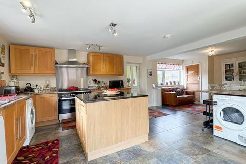 4 bedroom detached house for sale, School Road, Bristol BS36