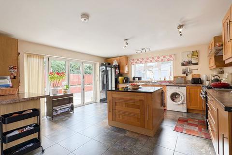 4 bedroom detached house for sale, School Road, Bristol BS36