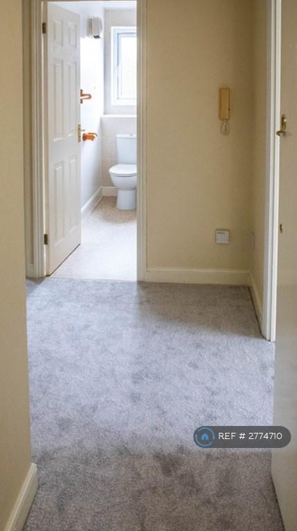 Spacious Hall / Video Entry Phone (New)