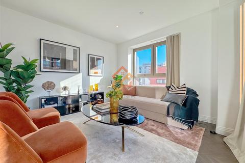 1 bedroom flat to rent, Halcyon House, 3 Eden place, London, E16