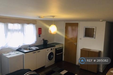 Studio to rent, St. Pauls Road, London, N17