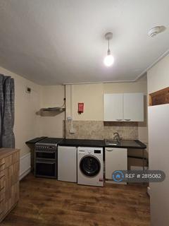 Studio to rent, St. Pauls Road, London, N17