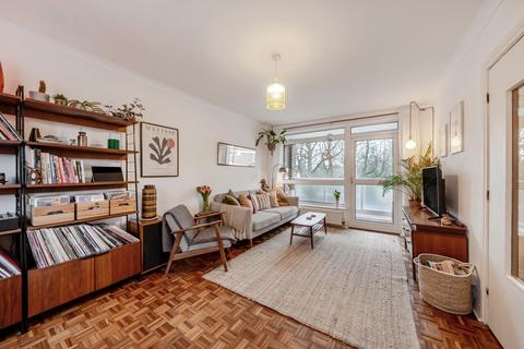 2 bedroom flat for sale, Foxhill Court, Weetwood, Leeds, LS16