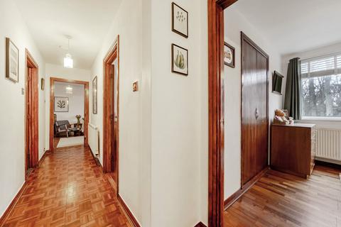 2 bedroom flat for sale, Foxhill Court, Weetwood, Leeds, LS16