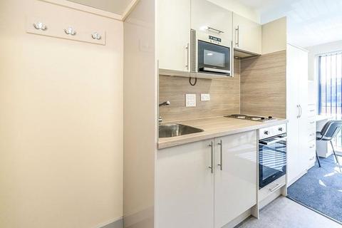 Studio to rent, Fawcett Road, Southsea, Hampshire, PO4