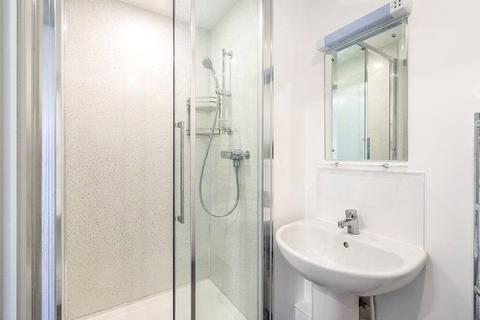 Studio to rent, Fawcett Road, Southsea, Hampshire, PO4