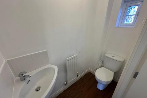 3 bedroom terraced house to rent, Eastbury Way, Swindon