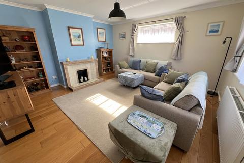 4 bedroom chalet for sale, Keysworth Avenue, Barton On Sea, New Milton, Hampshire. BH25 7HZ