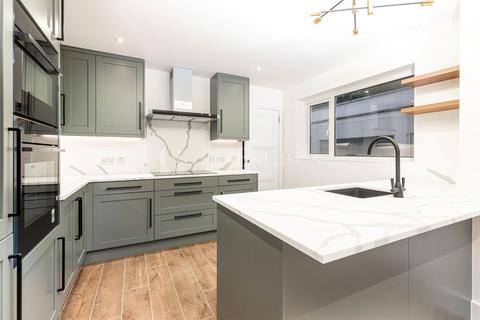 6 bedroom detached house to rent, Amador