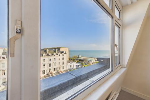2 bedroom apartment for sale, Clifton Gardens, Kent CT20
