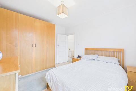 2 bedroom flat for sale, Holwell Place, Pinner