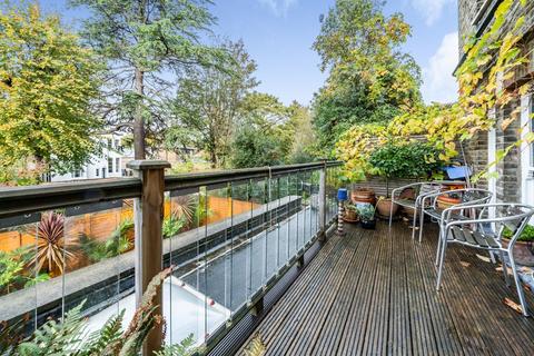2 bedroom flat for sale, Kings Avenue, Clapham, London, SW4