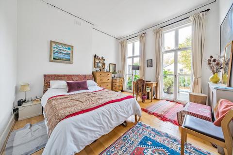 2 bedroom flat for sale, Kings Avenue, Clapham, London, SW4