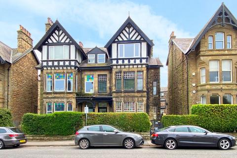 Flat 2, 18 East Parade, Harrogate, HG1 5LT