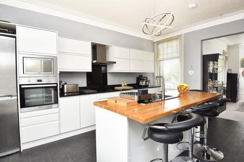 undefined, Flat 2, 18 East Parade, Harrogate, HG1 5LT