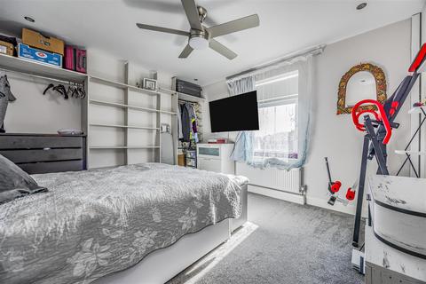 2 bedroom flat for sale, Childe Square, Portsmouth PO2