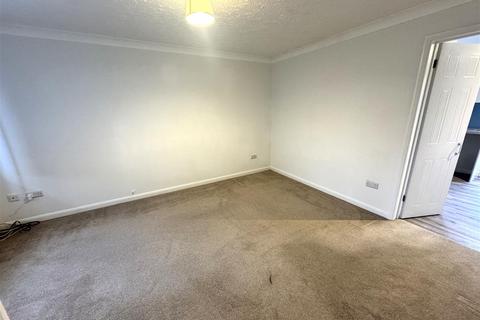 3 bedroom semi-detached house to rent, The Shaulders, Somerset TA2