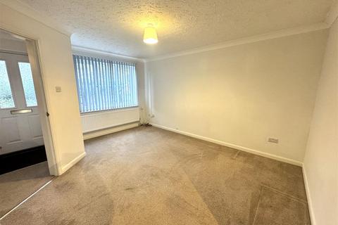 3 bedroom semi-detached house to rent, The Shaulders, Somerset TA2