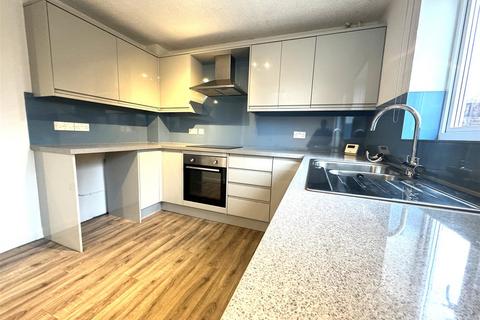 3 bedroom semi-detached house to rent, The Shaulders, Somerset TA2