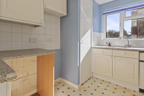 2 bedroom flat for sale, College Gardens, Worthing