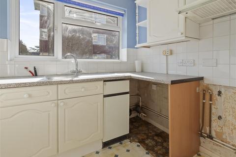 2 bedroom flat for sale, College Gardens, Worthing