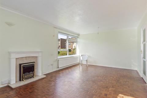 2 bedroom flat for sale, College Gardens, Worthing
