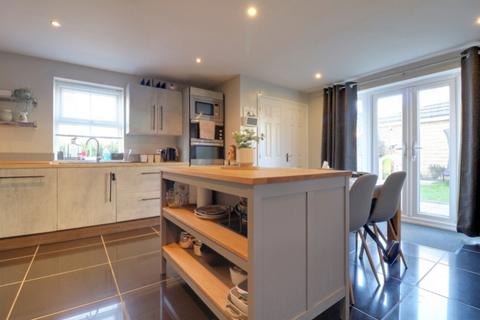 3 bedroom end of terrace house for sale, Springfield Court, Roberttown, Liversedge, West Yorkshire, WF15