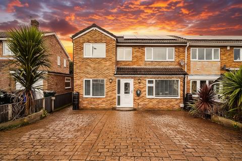 5 bedroom semi-detached house for sale, Yew Tree Crescent, Rossington, DN11