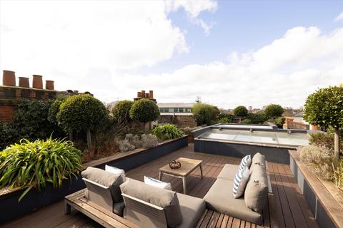 3 bedroom maisonette for sale, Upper Street, London N1