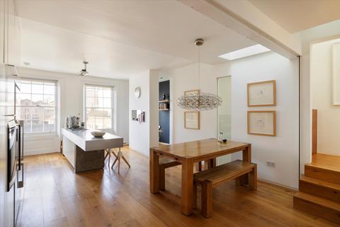 3 bedroom maisonette for sale, Upper Street, London N1