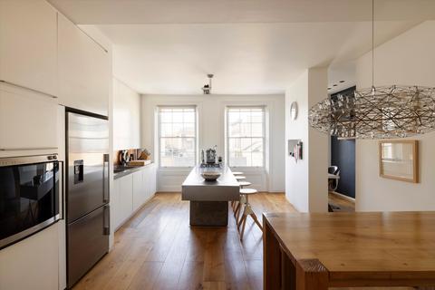 3 bedroom maisonette for sale, Upper Street, London N1